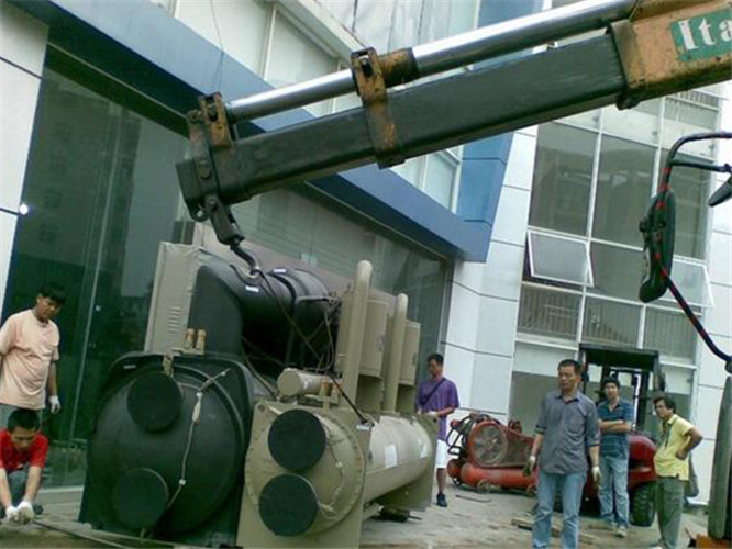 夏河县随车吊和汽车吊的核心区别是什么？哪种更省钱？