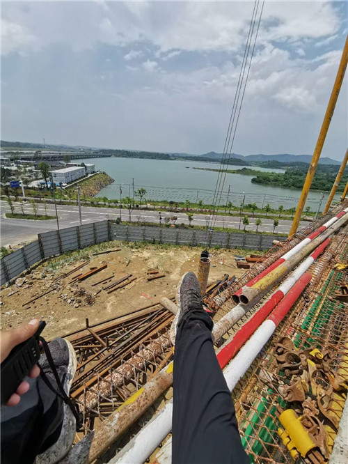 夏河县作业中发生设备损坏或人员意外，责任怎么划分？