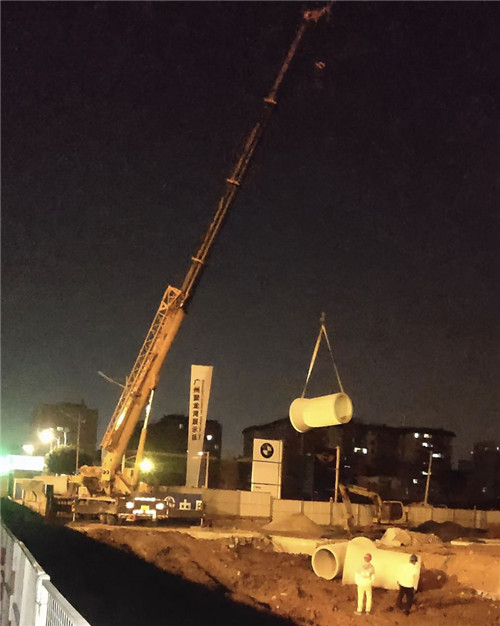 夏河县“弯臂矫正”—— 吊车的 “形变补偿” 技术