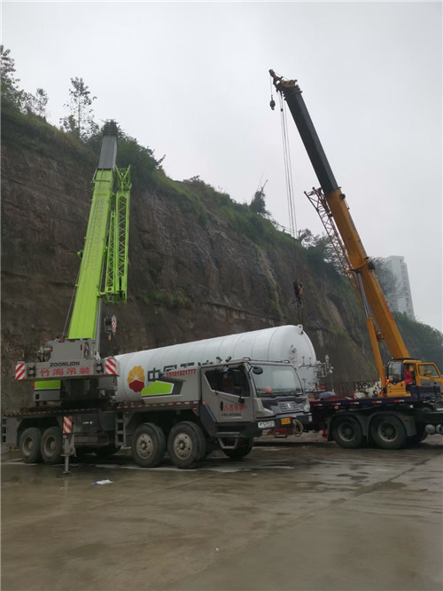 夏河县“不怕风雨冻”—— 吊车的 “恶劣环境适应” 技术